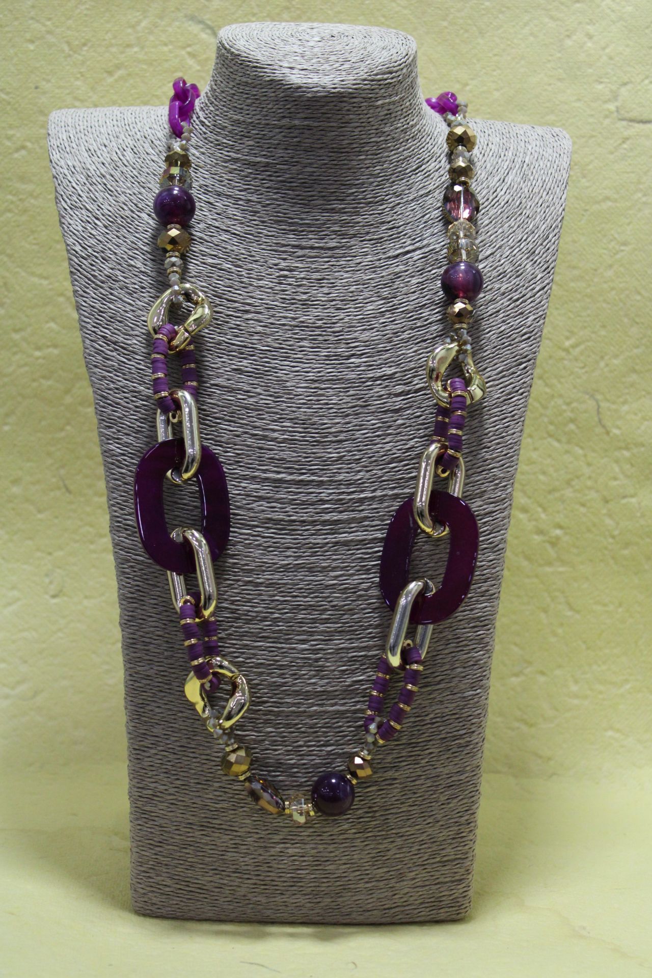 COLLANA IN RESINA E OTTONE